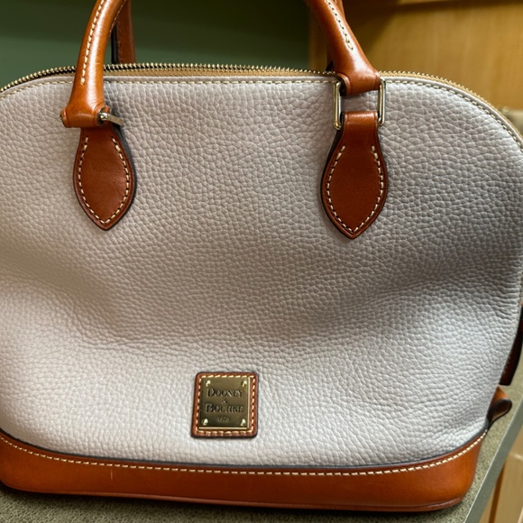 Dooney & Bourke - Purse - ONLY USED 1 TIME - Picture 4 of 7